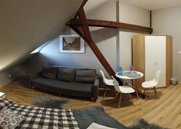 Czarna Owca- Goscinne * גניזנו