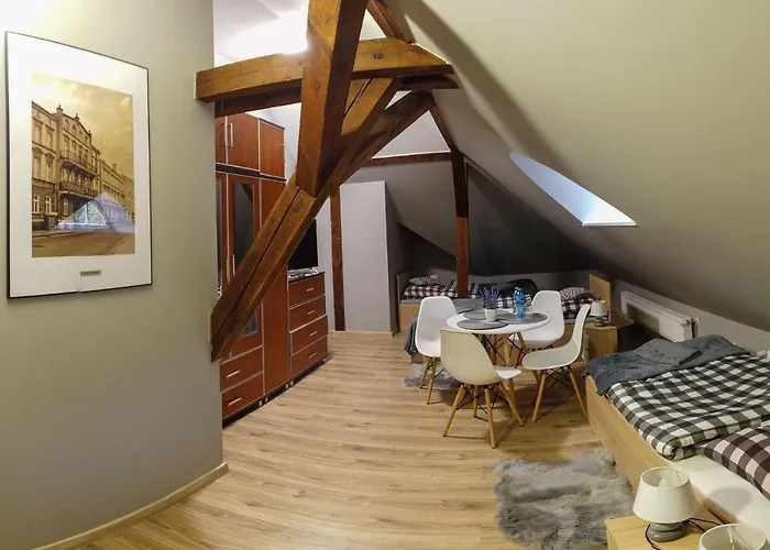 Czarna Owca- Goscinne * גניזנו