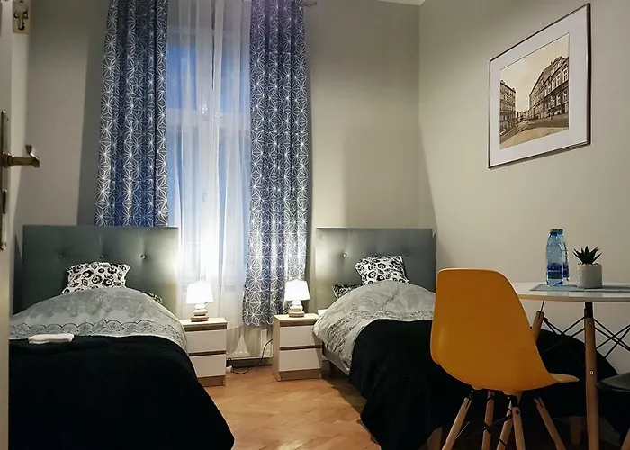 Czarna Owca- Goscinne בית אירוח גניזנו